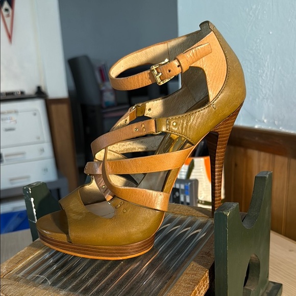 Michael Kors Tan Strappy Women's Heels - Picture 3 of 12